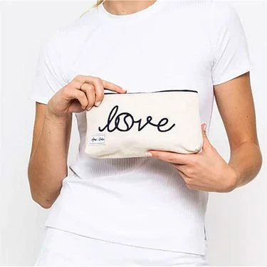 Ame And Lulu Brush It Off Cosmetic Case 2 Ame And Lulu Brush It Off Cosmetic Case - Image 2